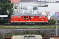 NLB 2143 070-7 am 18.September 2015 vor dem SR 17040 im Bf. Jedlersdorf durchfahrend.