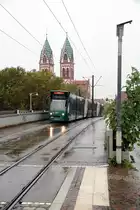 Tw 278 auf der Linie 3 nach Vauban auf der Stadtbahnbrücke über den Freiburger HBF (17.09.2015)