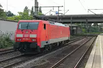 Nachschuss auf die als Tfzf fahrende 189 005-2 am 13.08.2014 in Hamburg Harburg.