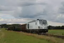  Grau in grau wohin ich schau  textete einst schon Austropop-Legende Wolfgang Ambro�, und gibt damit auch ein ganz gutes Motto f�r diesen Kokspetrolzug gef�hrt von Vectron 247 902 ab. Am Zugschlu� liefen noch (leider auf dieser Aufnahme nicht sichtbar) SLB V 83 und V84 mit. Aufgenommen am 18.09.2015 zwischen Laufen (Oberbay.) und Freilassing bei Saaldorf-Surheim.