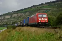 185 384-5 fährt am 08.09.15 mit einen Aufliegerzug in Richtung Süden gesehen bei Thüngersheim.