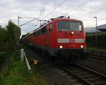 111 155 DB  kommt die Kohlscheider-Rampe hoch aus Richtung Neuss,Herzogenrath mit dem RE4 aus Dortmund-Hbf nach Aachen-Hbf und fährt durch Kohlscheid in Richtung Richterich,Laurensberg,Aachen-West. 
Bei Sonne und Wolken am Morgen vom 18.9.2015.