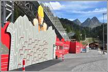 Infoarena beim Portal des Albulatunnel II in Preda. (15.09.2015)