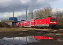 Die Zeit als die 143er Welt an Saar und Mosel noch in Ordnung war. 143 910 bringt vor der Kulisse des Kraftwerks Ensdorf ihren RE von Koblenz nach Saarbrücken. Noch gute 17 Km sind es bis zum Ziel. 20.11.2013 Bahnstrecke 3230 Saarbrücken - Karthaus