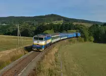 754 027 mit Os 7501 am 13.09.2015 bei Desenice. 