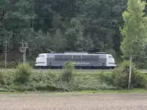 103 222 von railadventure solo in der Sächsischen Schweiz zwischen Kurort Rathen und Stadt Wehlen. Zuvor hatte sie in Gegenrichtung einen Zug mit Wagen 1. Klasse nach Bad Schandau gebracht; 22.09.2015
