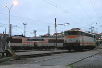 BB 9330

ruht im Depot Hendaye

im Hintergrund BB 7305 und eine weitere BB 7200
Hendaye
23.09.2004
