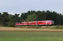 Der IRE Dresden - Nürnberg hat gerade die Grenze Sachsen - Bayern überfahren. Hier gab es früher die Zonengrenze mit den bekannten Sperranlagen. Bis auf die Kolonnenwege sieht man nicht mehr viel von dieser unsäglichen Zeit. Bahnstrecke 6362 Leipzig - Hof bei Föhrig in Oberfranken. 17.08.2013