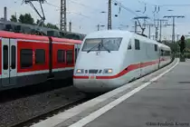 Bild 122:
Am 23.07.2015 wurde aufgrund des Brandes im Weichenwerk Witten der ICE 1025 Hamburg-Frankfurt durchs Ruhrgebiet umgeleitet. Der ICE-Tz 0177  Basel  übernahm diese Leistung. Hier fährt an der Spitze 401 577-2 in den Essener Hauptbahnhof ein.