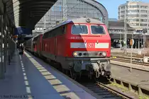 Bild 125:
Am 09.04.2015 brachten 218 315-0 und eine Schwesterlok den IC 2375 Westerland-Karlsruhe von Westerland bis Hamburg. Hier zu sehen sind die Loks kurz vorm Absetzen in Hamburg Hbf.
