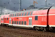 Beim RE 18590 von Berlin Hbf(tief)nach Warnem�nde lief der DBpza 752.6 mit.Aufgenommen am 26.09.2015 in Warnem�nde