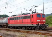
Die 151 046-0 (91 80 6151 046-0 D-DB) der DB Schenker Rail Deutschland AG fährt am 12.09.2015 mit einem Kesselwagenzug, mit Ethylendichlorid (gehört zu den Chlorkohlenwasserstoffen), durch Betzdorf/Sieg in Richtung Siegen.

Die Lok wurde 1974 bei Krauss-Maffei in München unter der Fabriknummer 19665 gebaut. 