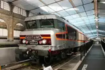  L'Aquitaine  CC 6565 am 20.08.2014 im Cité du Train in Mulhouse. Sie wurde für den Museumeinsatz zur CC 6572 umgenummert und trägt die Nummerschilder und Namenswappen der CC 6572.
Die 1969 eingestellten Maschienen waren für 200 km/h zugelassen und wurden vor den bekanntesten TEE-Zügen Frankreichs, wie der Le Mistral, Capitole oder wie die gezeigte CC 6500 den L'Aquitaine. Später wurden die sehr Krafvollen Maschienen auch vor schweren Güterzügen eingesetzt und zum Schluss ihrer aktiven Zeit wurden sie dann ausschließlich vor Nahverkehrszügen noch eingesetzt.
Am 01.07.2007 wurde dann die letzte CC 6500 aus dem Dienst genommen.