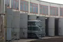 Aus dem  Parkhaus  in Hradec Kralove lugt diese schicke BB 2050-05 hervor....zum Tag der nationalen Eisenbahn wurde so Einiges aufgeboten, leider kam sie nicht ganz auf die Drehscheibe, so dass nur dieser Schnappschu� m�glich war. 26.09.2015