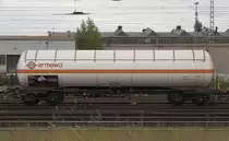 Druckgaskesselwagen Zags mit Sonnendach der Ermewa Nr.: 37 RIV 80 D-ERMD 7819 795-1, abgestellt im Güterbahnhof Hannover-Linden am 21.09.2013.

Warntafel 268/1005 Ammoniak, wasserfrei