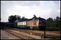 Am 19.10.1991 kam um 10.08 Uhr  Ludmilla  132190 mit einem Postzug nach Berlin durch den Bahnhof Güsen!