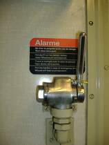 X 4446

Innendetail  Alarme!
Notbremshebel- zum Gl�ck gab es keine Gefahr.

Unterwegs zwischen Bitche und Sarreguemines.
21.03.2006