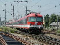 4010 027-3 f�hrt am 05.Juni 2003 als IC nach Graz in den Bahnhof Wien Meidling ein.