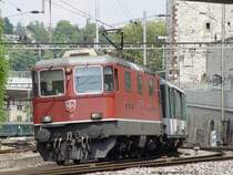 SBB Re 420 11107  Re 4/4 II  mit D 2573 Schaffhausen - Zrich HB bei der Ausfahrt aus Schaffhausen am 12.07.03
03