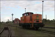 BW Traditionsfest Staßfurt am 26.09.2015:
Das gesamte Umfeld deutet auf die Deutsche Reichsbahn zu DDR Zeiten hin.
Der  Broiler  105992 wurde dafür extra mit einem FDJ Schild versehen und passt somit komplett in diese Zeit! Lampen, Signale und das alte Stellwerk im Hintergrund - alles stimmt noch!