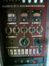 Das Schaltpult im Abteil des Schaffners. Am Kiewer Hauptbahnhof befindet sich ein kleines Museum mit allerlei nostalgischem Gerät. Besucht am 16.05.2015.