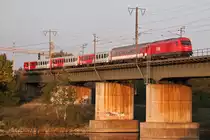 REX 2526  Marchfeldwiesel  ist von Wien nach Bratislava über die neue Donau unterwegs. Das Foto entstand am 05.10.2015.