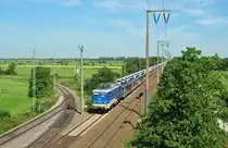 140 774-1 fuhr am 06.08.2015 mit einem BLG Autozug von Emden Richtung Bremen, hier bei Nüttermoor.