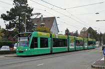 Be 6/8 Combino 308, mit einer Teilwerbung für SOBU.CH, auf der Linie 6, bedient die Haltestelle Kirche. Die Aufnahme stammt vom 14.10.2015.