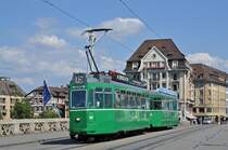 Be 4/4 465 zusammen mit dem B 1472 S auf der Linie 15 überquert die Mittlere Rheinbrücke. Die Aufnahme stammt vom 21.08.2015.