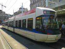 Be 5/6 Nr. 3065 der VBG als Linie 10 (L�wenplatz - Oerlikon - Flughafen) beim Halt an der Haltestelle Bahnhofsplatz/HB. (24.7.2015)