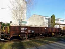 Elos 21815133042-8 wartet am Bhf. Ried auf die Entleerung; 141212