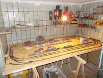 Herbstzeit ist wieder Modellbahnzeit. Ein neues Projekt von mir ist der Bau einer TT-Anlage.Nach langen tüffteln des Gleisplanes fand ich endlich den Gleisplan nach meinen Vorstellungen.Aufnahme am 18.Oktober 2015.