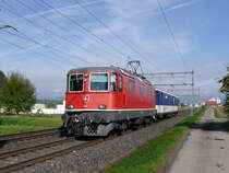 SBB - Re 4/4 11138 mit Gefängnissteuerwagen unterwegs bei Bettenhausen am 05.10.2015