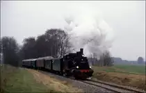 Trübes Winterwetter herrschte am 8.12.1991, als MEM mit der 896237  Nikolausfahrten zwischen Ankum und Bersenbrück durchführte. Hier ist der Zug nahe Ankum auf dem Weg nach Bersenbrück.
