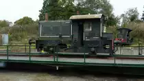 VSM 225 auf der Drehscheibe, Diesel-Elektro-Lok, Lüp 7,22 m, Gewicht 21 t, 62,5 kW,  1935 bei Werkspoor, Amsterdam gebaut / in Beekbergen am 6.9.2014 beim großen Eisenbahn-Spektakel  „Terug naar Toen - Zurück nach Damals“ der Museumseisenbahn VSM in Beekbergen / NL,
