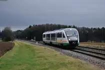 Eine der ersten Betriebstage der Oberpfalzbahn auf der Relation Regensburg-Schwandorf-Marktredwitz muss wegen Triebfahrzeugmangel von den Triebwagen der Vogtlandbahn (zu diesem Zeitpunkt trilex) gefahren werden. Die bestellten PESA Triebwagen wurden zwar vorher getestet, erhielten jedoch keine Zulassung für Deutschland. So fahren bis heute (Stand: Oktober 2015) bis auf wenige Ausnahmen noch die ehemaligen Triebwagen der Vogtlandbahn. Zwei Garnituren der Baureihe 622 des vlexx in blauer Lackierung. Die Länderbahn hat auch weitere Triebwagen der Baureihe 622 für diese Relation bestellt. Im Bild: VT10 als OPB 74266 von Regensburg nach Marktredwitz bei Oberteich, 22.12.2014