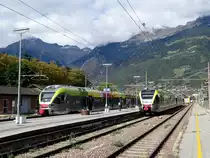 Bunte Züge im Bahnhof Meran: Links ein FLIRT als Regionalzug nach Bozen, rechts ein Stadtler GTW richtung Mals im Vinschgau.

Aufgenommen am 07.10.2015, 10:47 Uhr