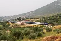 2044 013 mit Nachtzug am 15.08.2015 bei Kastel Stari.