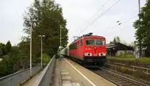 155 085-4 DB kommt die Kohlscheider-Rampe hoch mit einem langen Kalkleerzug aus Millingen(D) nach Yves-Gomezee(B) und fährt durch Kohlscheid in Richtung Richterich,Laurensberg,Aachen-West. 
Bei Sonne und Wolken am 21.10.2015.