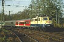 110 458-7 hat mit SE 23039 Saarbrcken - Offenburg am 11.11.2000 soeben den Hbf Saarbrcken verlassen