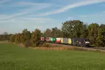 182 510 und 189 930 mit einem KLV am 24. Oktober 2015 bei Hilperting.