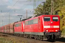Doppeltraktion BR151 (151 012-2) der DB in frisch strahlendem Rot durch Ratingen Lintorf am 29.10.2015