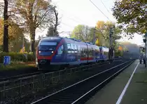 Zwei Euregiobahn (RB20) kommen aus Langerwehe-Stolberg-Altstadt nach Heerlen(NL) aus Richtung Aachen-West,Laurensberg,Richterich und hielten in Kohlscheid und fahren in Richtung Herzogenrath. 
Bei schönem Herbstwetter am Morgen vom 29.10.2015.