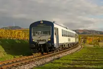 Der Herbst ist da! So langsam wird es auch in der deutschen Toskana überall herbstlich bunt. Bei Burkheim sind SWEG VT 129 und VS 200 unterwegs auf ihrem Weg um den Kaiserstuhl von Breisach nach Riegel. Aufgenommen am 29.10.2015.