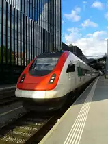 RABDe 500 036-4 als ICN 518 (St.Gallen - Zürich HB - Biel/Bienne - Genève-Aéroport) am 25.7.2015 bei der Bereitstellung in St. Gallen.	
