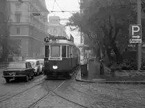 Wien Wiener Verkehrsbetriebe Allerheiligenverkehr 1975: M 4060 als SL 35 Schlickplatz am Morgen des 1. November 1975. - Scan von einem S/W-Negativ. Film: Kodak Tri X Pan. Kamera: Kodak Retina Automatic II.