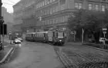 Wien Wiener Verkehrsbetriebe Allerheiligenverkehr 1975: M 4091 als SL 35 Schlickgasse / Türkenstraße / Schlickplatz am 1. November 1975. - Scan von einem S/W-Negativ. Film: Kodak Tri X Pan. Kamera: Kodak Retina Automatic II.