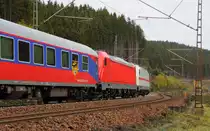 147 001-2 DB + 146 567-3 DB im Frankenwald bei Steinbach am 23.10.2015.