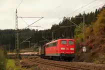 151 163-3 DB Schenker schiebt einen Güterzug über die Frankenwaldrampe bei Steinbach am 23.10.2015.