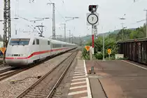Am 05.09.2014 fuhr 401 018-7 durch Weil am Rhein in Richtung Basel.